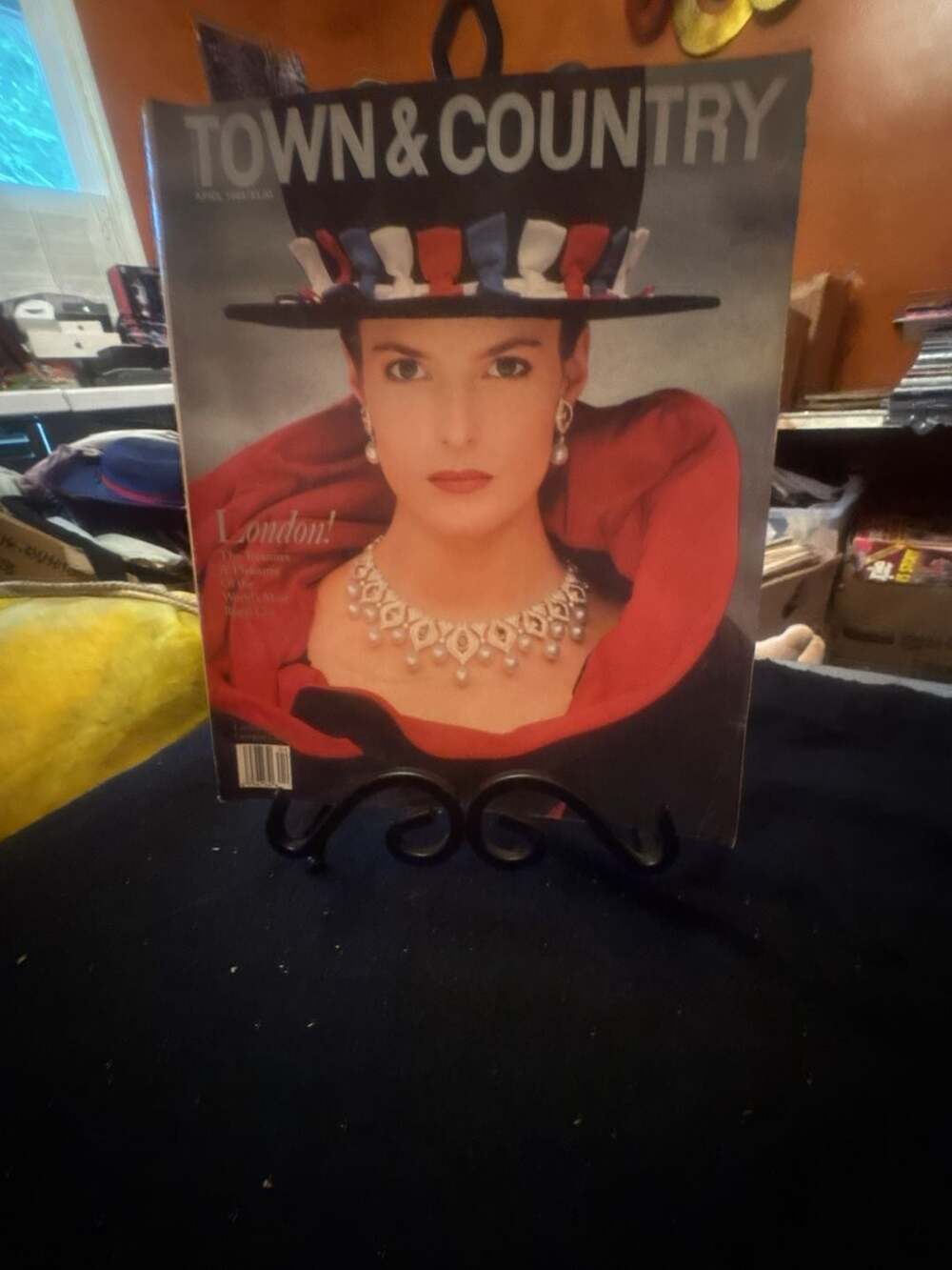 Town & Country Magazine April 1989 Edition